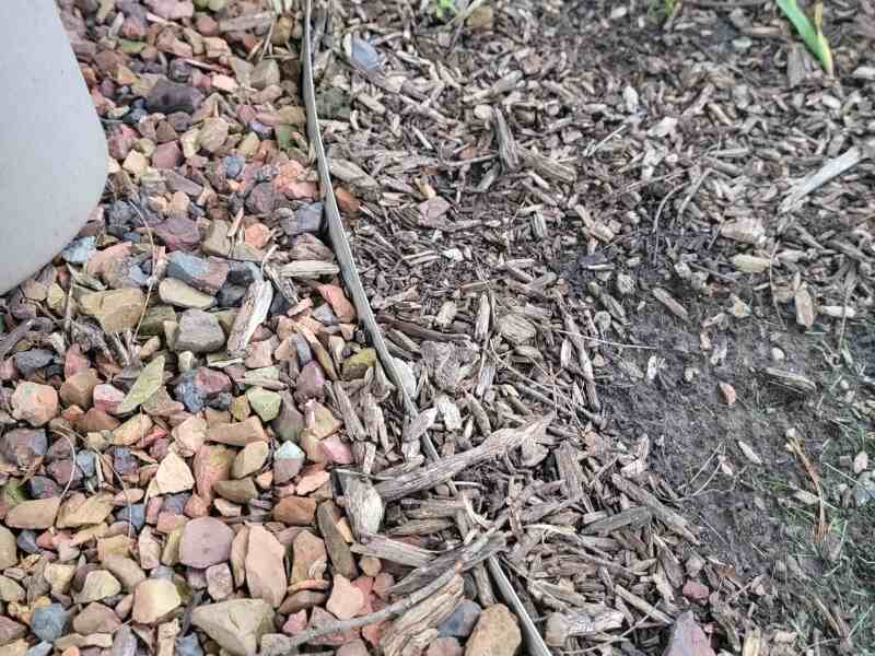 landscape edging between rock and sparse mulch