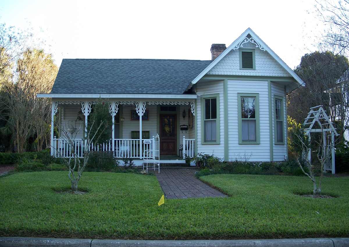 lawn in front of a house in ocala florida