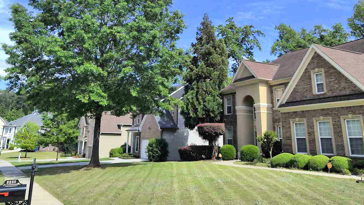 Well-maintained front lawn of a modern house in Atlanta, GA.