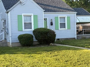 Bush Trimming by Brandon Munz for Crystal c. in Colonial Heights, VA