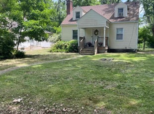 Weeding by Cortne Diaz for Dayna B. in Southfield, MI