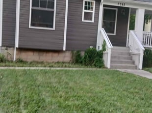 Bush Trimming by James Abernathy for Enrique C. in Cincinnati, OH