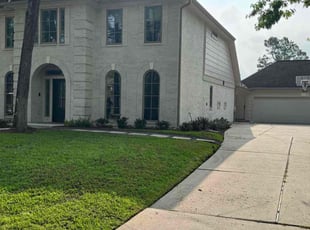 Victoria S.'s Lawn Maintenance service result