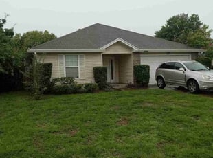 Bush Trimming by Sean Hearndon for Mary W. in Jacksonville, FL