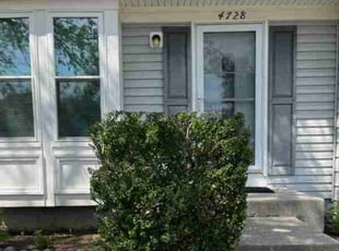 Bush Trimming by Bill Giampa for Eric M. in Woodbridge, VA