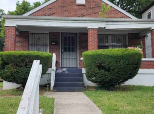 Bush Trimming by Orbin De Dios for Mellisia R. in Louisville, KY