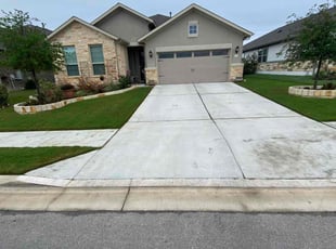 Lindsay N.'s Lawn Maintenance service result