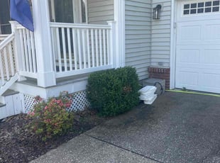 Bush Trimming by Jose Colon for Kristen F. in Crestwood, KY