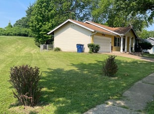 Bush Trimming by Patrick Vandermierden for Roddrick W. in Florissant, MO