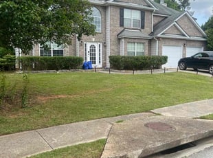 Bush Trimming by Terrince up Gatewood for Tobias Y. in Powder Springs, GA