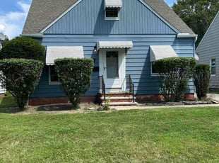 Bush Trimming by Marcus Williams for Eloise R. in Maple Heights, OH