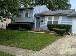 Bush Trimming by Mitchell Johnson for Deanna D. in Cincinnati, OH