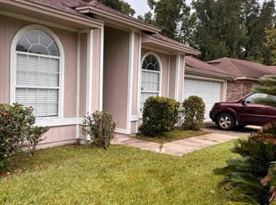 Bush Trimming by Jeremy Faulk for Lynnell L. in Jacksonville, FL