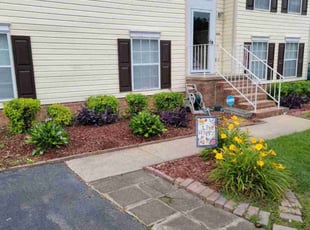 Bush Trimming by Alfredo Vega for Tru C. in Richmond, VA
