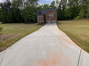 Lyn Y.'s Lawn Care service result