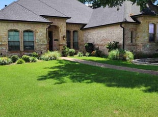 Lauren B.'s Lawn Service service result