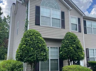 Bush Trimming by Mylan Moffett for Torre F. in Jonesboro, GA
