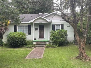 Bush Trimming by Cameron Penn for Jaimie W. in North Charleston, SC