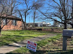 Leaf Removal by Orbin De Dios for Brandy C. in Louisville, KY