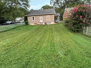 Claudia H.'s Lawn Service service result