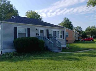 Bush Trimming by Affer Thomas for Timothy K. in St. Louis, MO