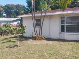 Bush Trimming by Kris Vecchio for Nicole R. in West Palm Beach, FL