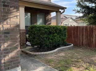 Bush Trimming by Juan Vazquez for LeTrell T. in San Antonio, TX