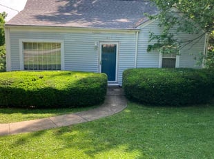 Bush Trimming by Mackenzie Allen for Susana A. in La Grange, KY