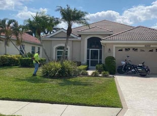 Weeding by Melvin Marroquin for Kelly G. in Sarasota, FL