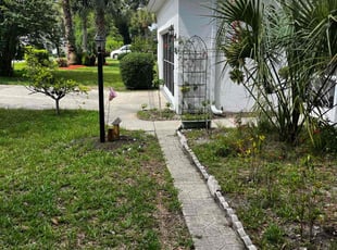 Bush Trimming by dennis Staria for Kathleen F. in Dunnellon, FL