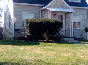 Bush Trimming by Steve Johnson for Danyell R. in Columbus, OH