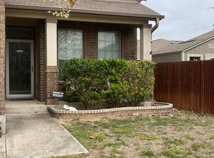 Bush Trimming by Juan Vazquez for LeTrell T. in San Antonio, TX