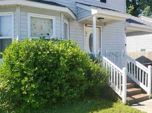 Bush Trimming by Trevor Philipp for Jasen J. in norfolk, VA