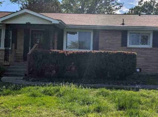 Bush Trimming by Felicity Rock for Laura M. in Knoxville, TN