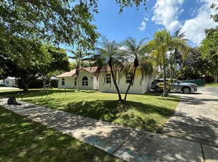 Elizabeth T.'s Lawn Maintenance service result