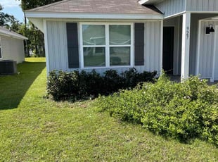 Bush Trimming by Te Jones for Rueben A. in Pensacola, FL