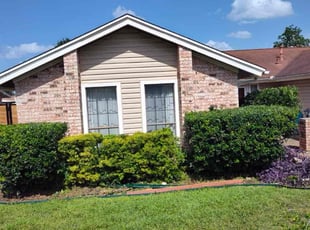 Bush Trimming by Wilmer Guevara for Sonya H. in Pflugerville, TX