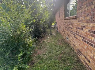 Bush Trimming by Chris Serrano for Vakan V. in Sapulpa, OK