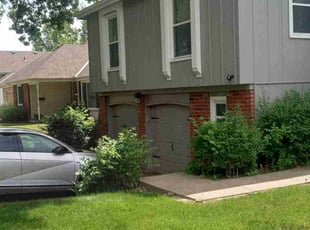 Bush Trimming by Lance Reynolds for Gerald B. in Kansas City, MO