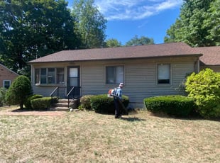 Bush Trimming by Kevin Preneta for Kimberly M. in East Haven, CT