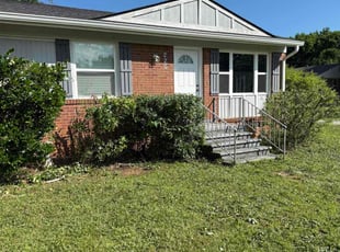 Bush Trimming by Jarvis Hambrick for Brenda H. in Spartanburg, SC