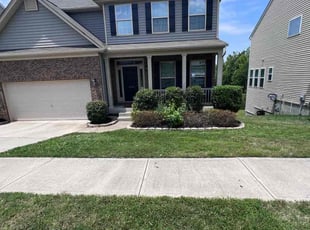 Bush Trimming by Anthony Gravely for Will D. in Simpsonville, SC