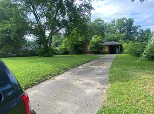 Bush Trimming by Henry Wilson for Stephanye S. in Memphis, TN