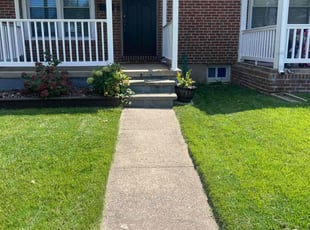 Laurie C.'s Lawn Maintenance service result