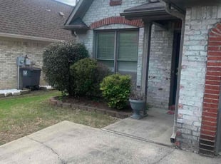 Bush Trimming by Barry Borden for Shandia W. in Gardendale, AL