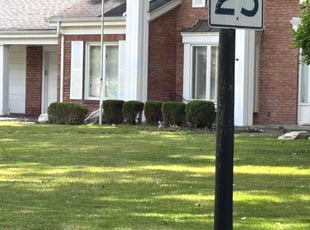 Bush Trimming by Keree Farris for Jonee M. in Sylvania, OH