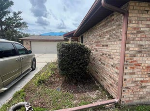 Bush Trimming by Daniel Gonzalez for Gordon W. in Winter Haven, FL