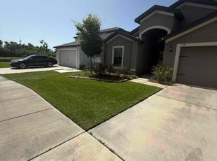 Weeding by Arely Elrod for Lawrence C. in Ruskin, FL