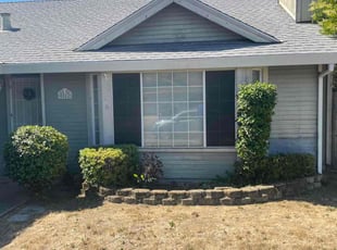 Bush Trimming by Diego Mojica for Nancy M. in Citrus Heights, CA