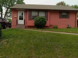 Bush Trimming by Gary Trojanowski Veesenmeyer for Gwen W. in Saint Paul, MN